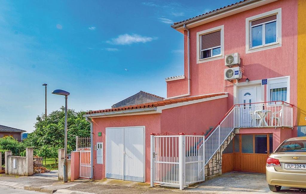 Loren Pula Exterior photo